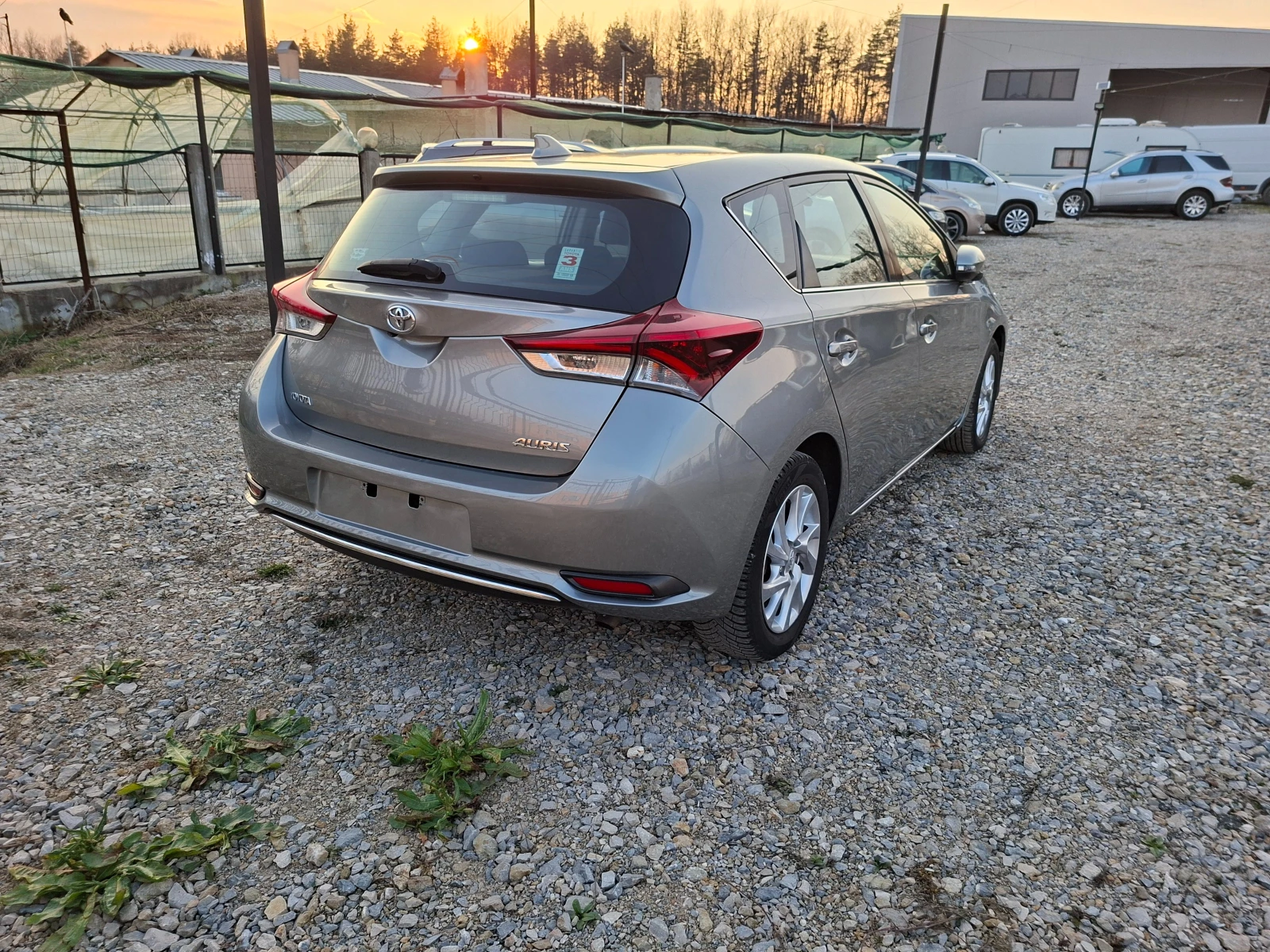 Toyota Auris, снимка 6 - Автомобили и джипове - 53760410