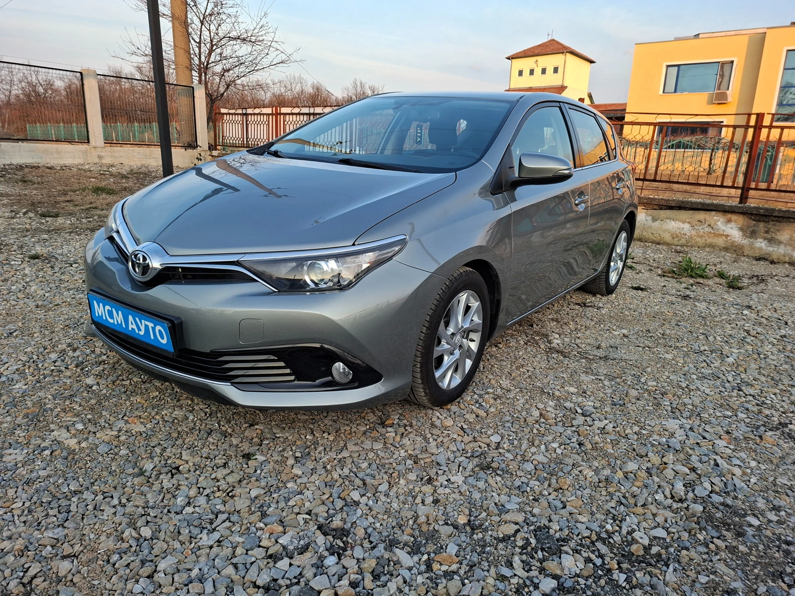 Toyota Auris, снимка 8 - Автомобили и джипове - 53760410
