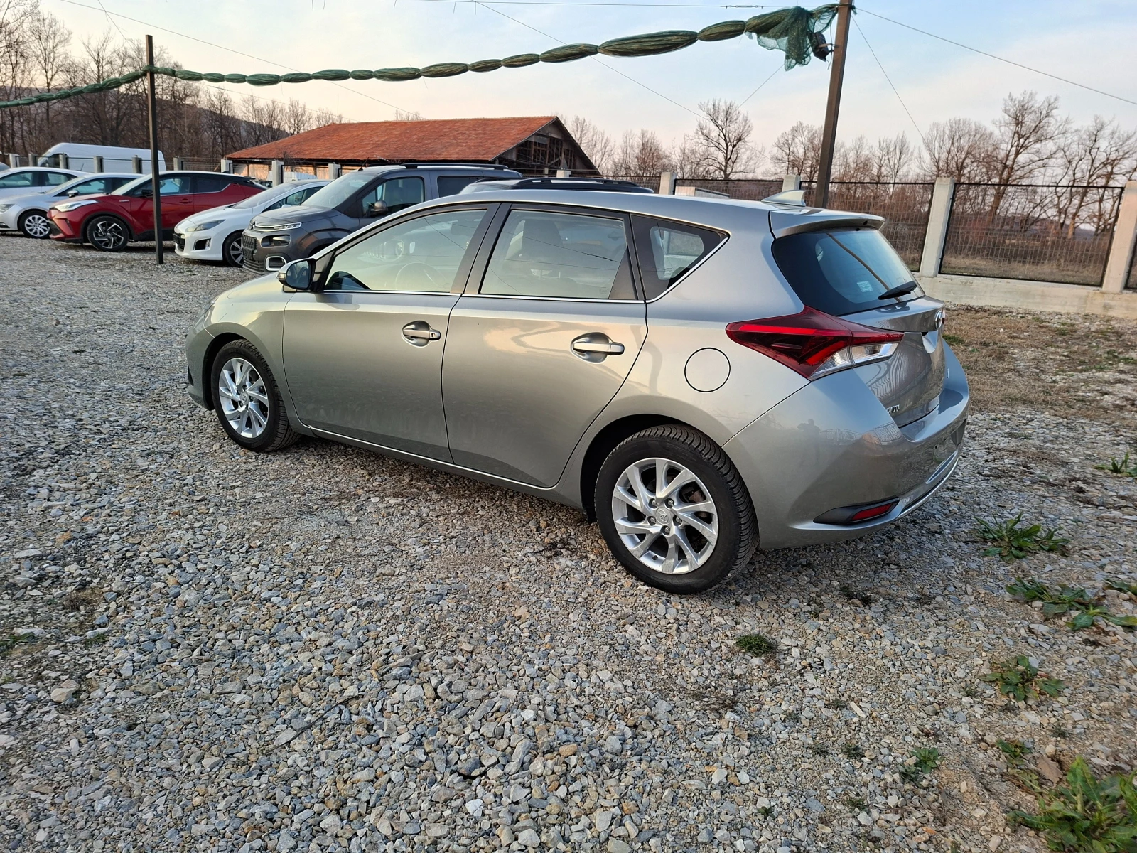 Toyota Auris, снимка 5 - Автомобили и джипове - 53760410