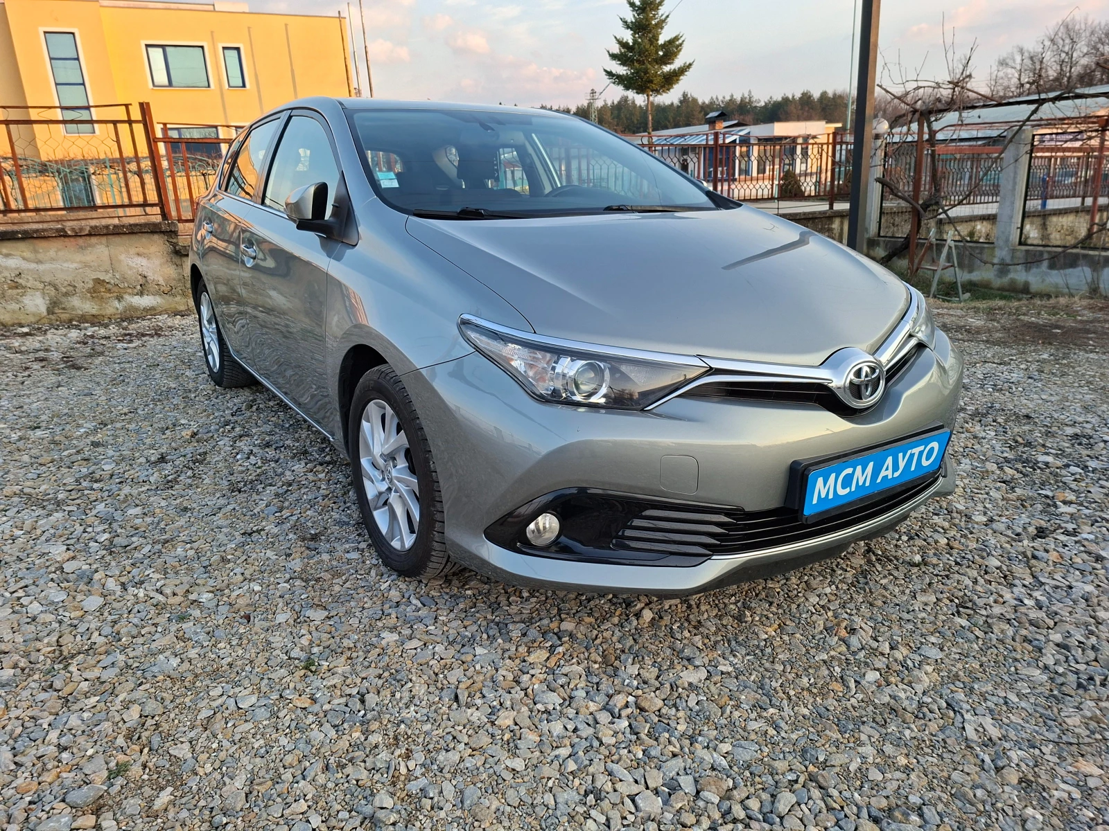 Toyota Auris, снимка 3 - Автомобили и джипове - 53760410