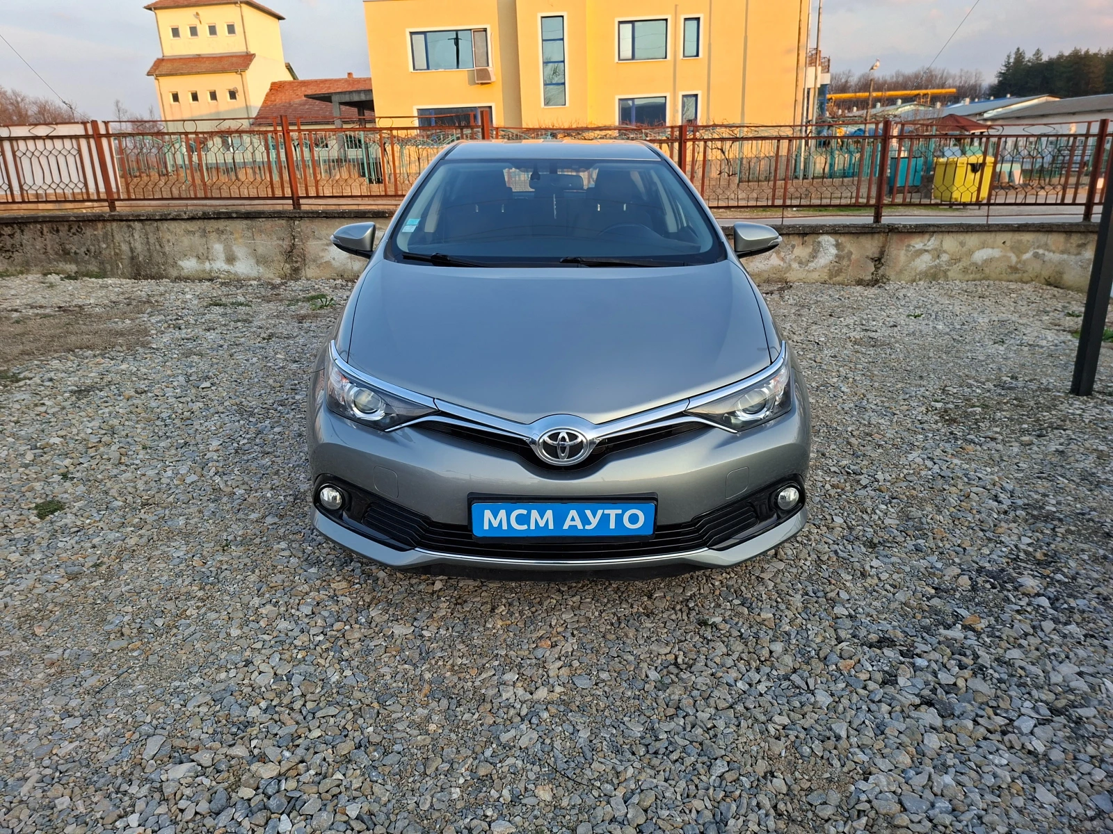 Toyota Auris, снимка 14 - Автомобили и джипове - 53760410