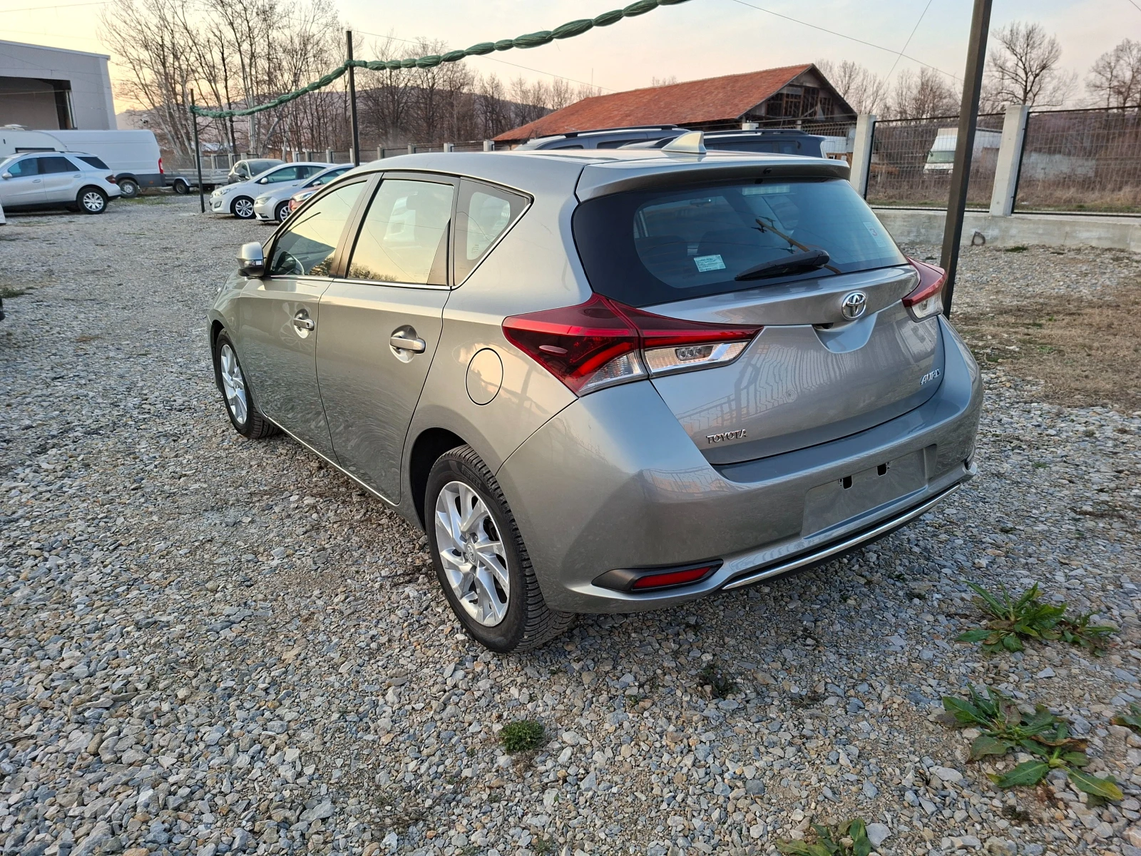 Toyota Auris, снимка 7 - Автомобили и джипове - 53760410