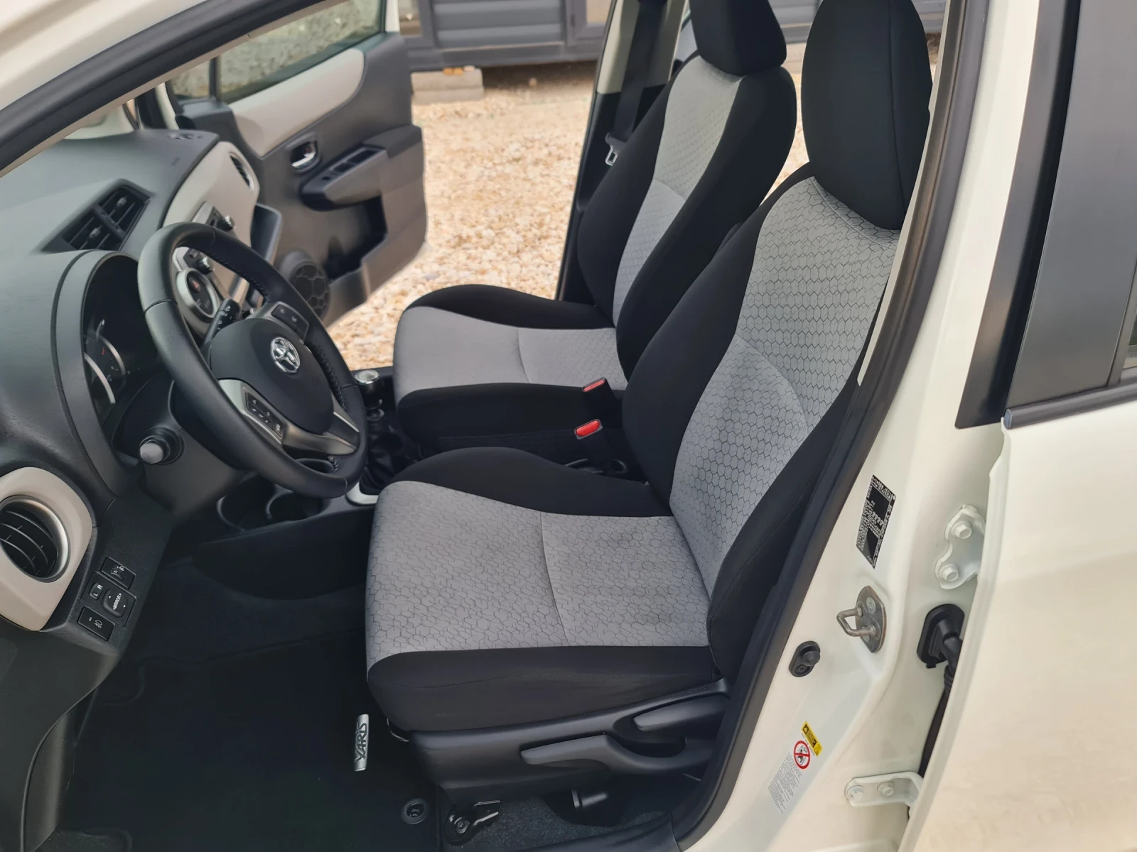Toyota Yaris 1.33 VVTI 122 хл.км Navi Камера Евро 5, снимка 6 - Автомобили и джипове - 54646818