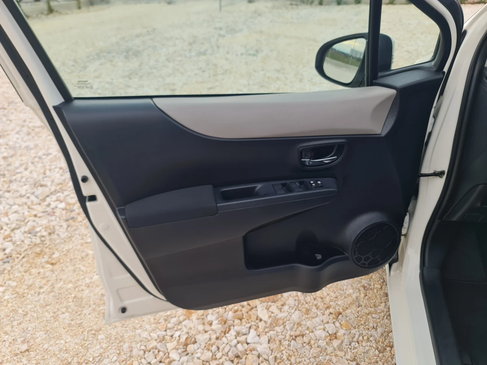 Toyota Yaris 1.33 VVTI 122 хл.км Navi Камера Евро 5, снимка 5 - Автомобили и джипове - 54646818
