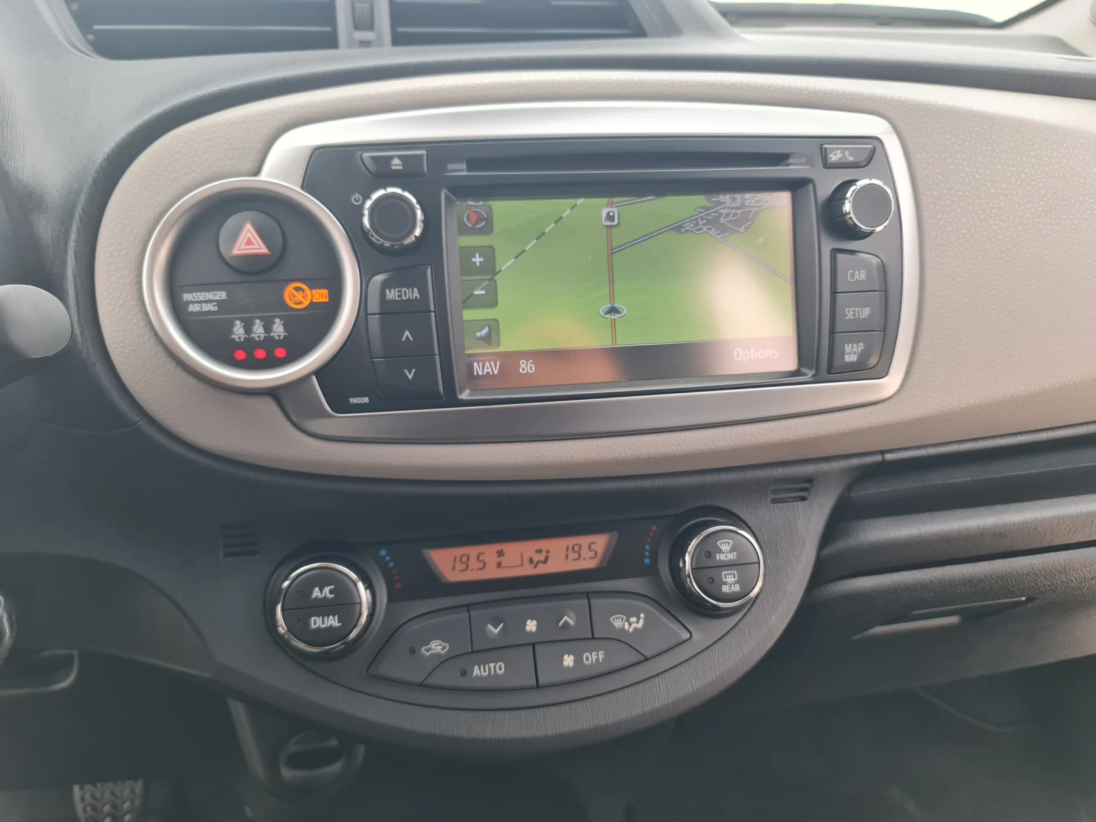 Toyota Yaris 1.33 VVTI 122 хл.км Navi Камера Евро 5, снимка 14 - Автомобили и джипове - 54646818