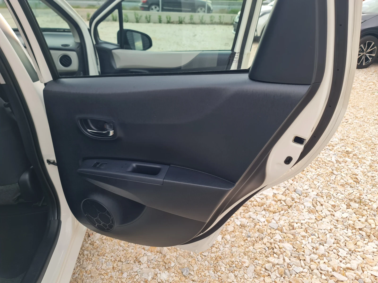 Toyota Yaris 1.33 VVTI 122 хл.км Navi Камера Евро 5, снимка 9 - Автомобили и джипове - 54646818
