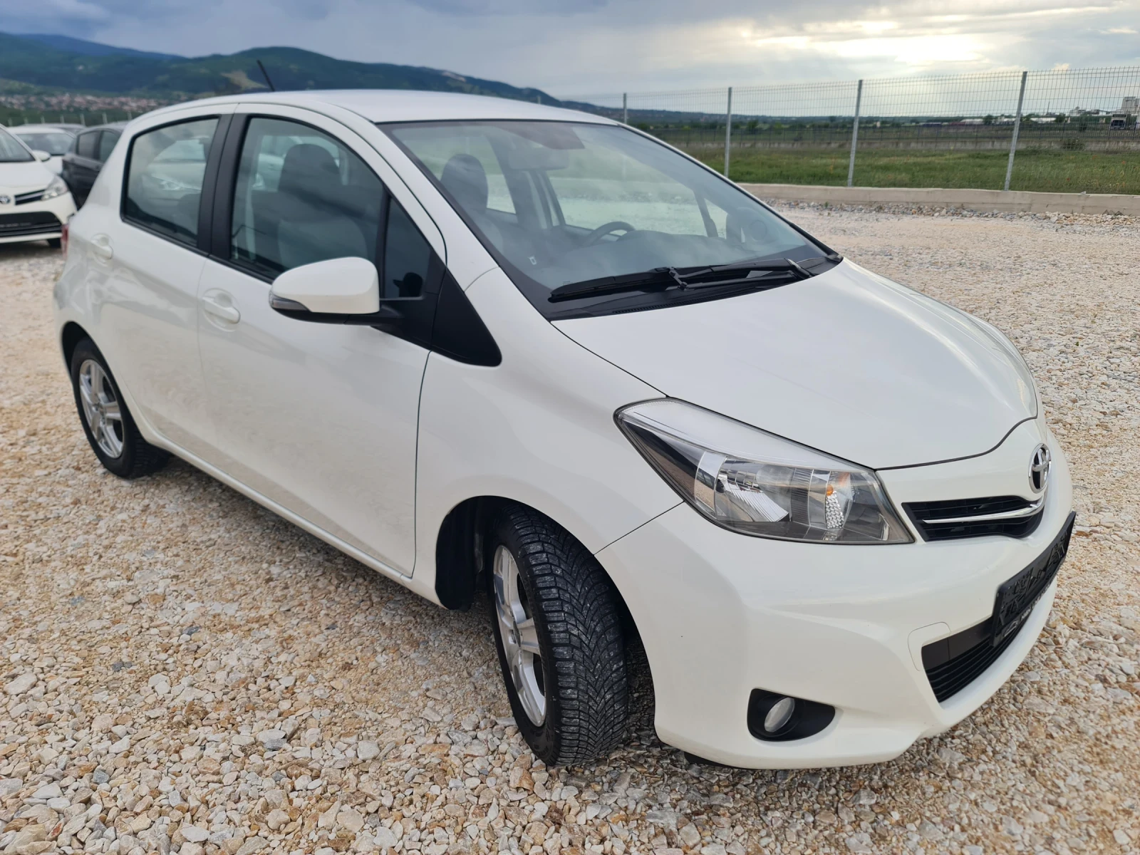 Toyota Yaris 1.33 VVTI 122 хл.км Navi Камера Евро 5, снимка 3 - Автомобили и джипове - 54646818