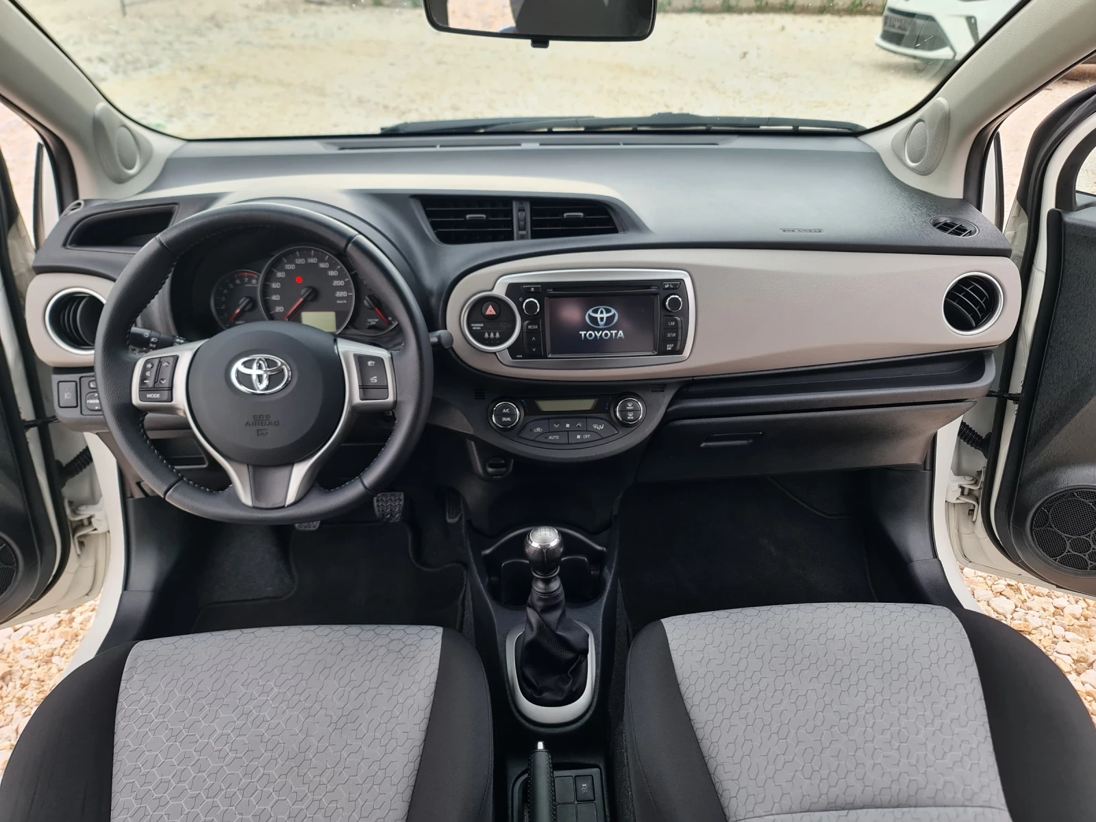 Toyota Yaris 1.33 VVTI 122 хл.км Navi Камера Евро 5, снимка 13 - Автомобили и джипове - 54646818