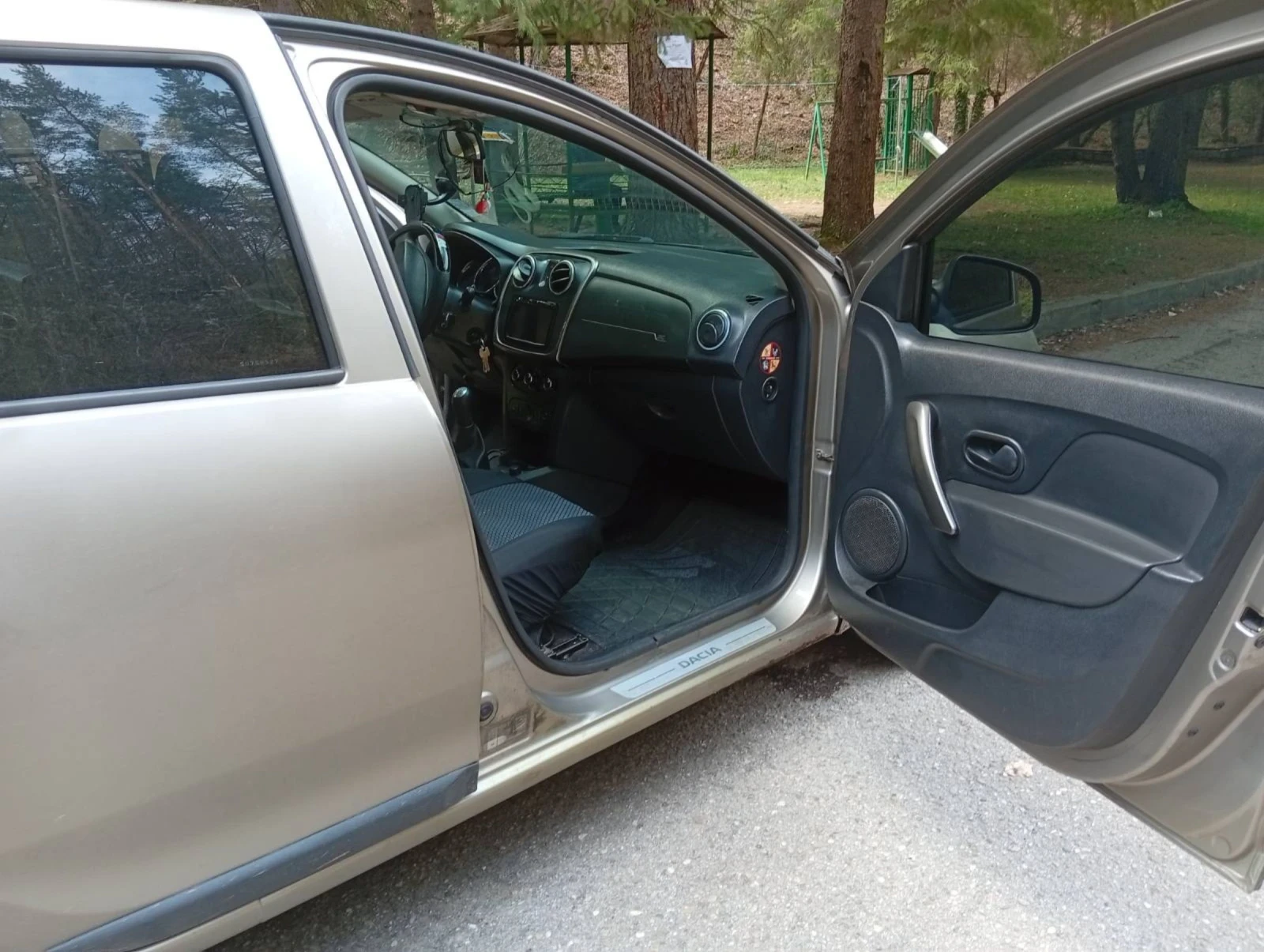 Dacia Sandero 1.5 dCi 90 к.с. Спешно, снимка 10 - Автомобили и джипове - 54798074