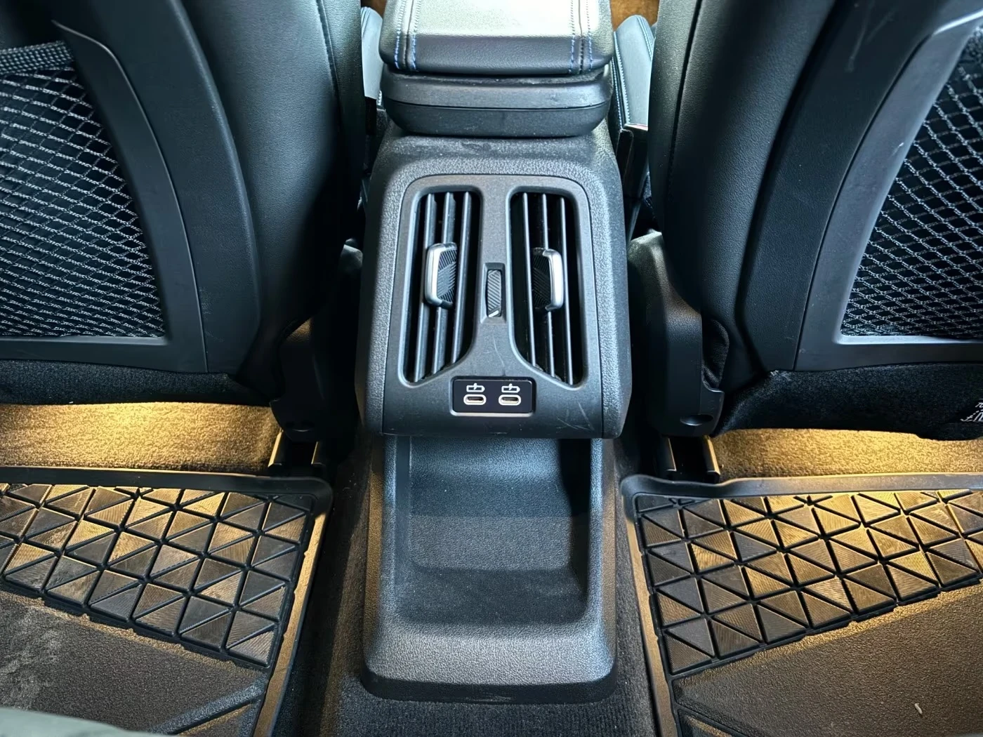 BMW iX2 30 xDrive M Sport 360* HUD Ad.LED DISTRONIC, снимка 11 - Автомобили и джипове - 55291047
