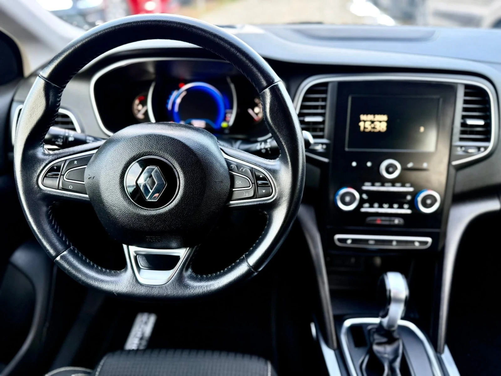 Renault Megane АВТОМАТИК, снимка 11 - Автомобили и джипове - 55348091