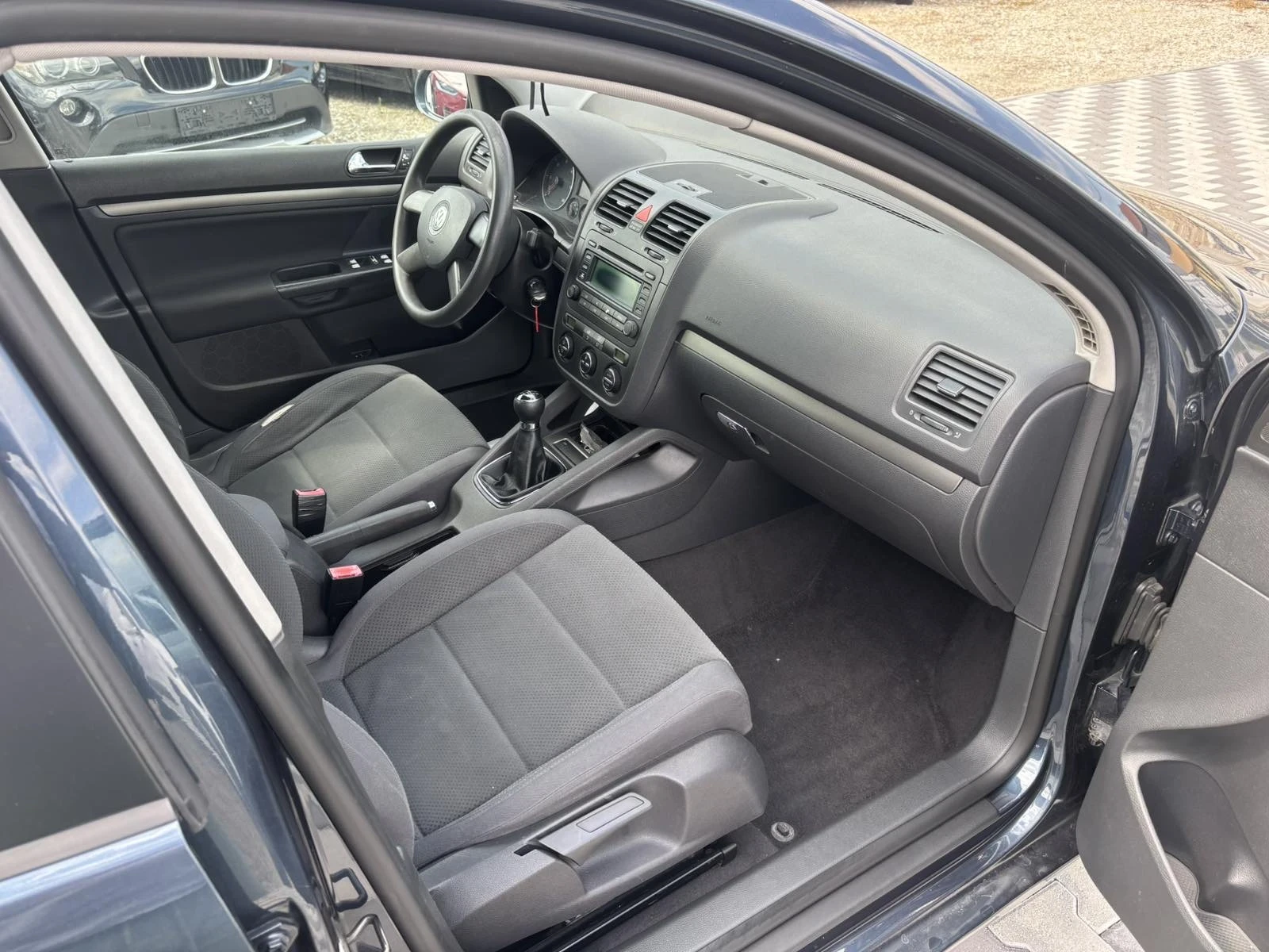 VW Golf 5 , снимка 12 - Автомобили и джипове - 56350560