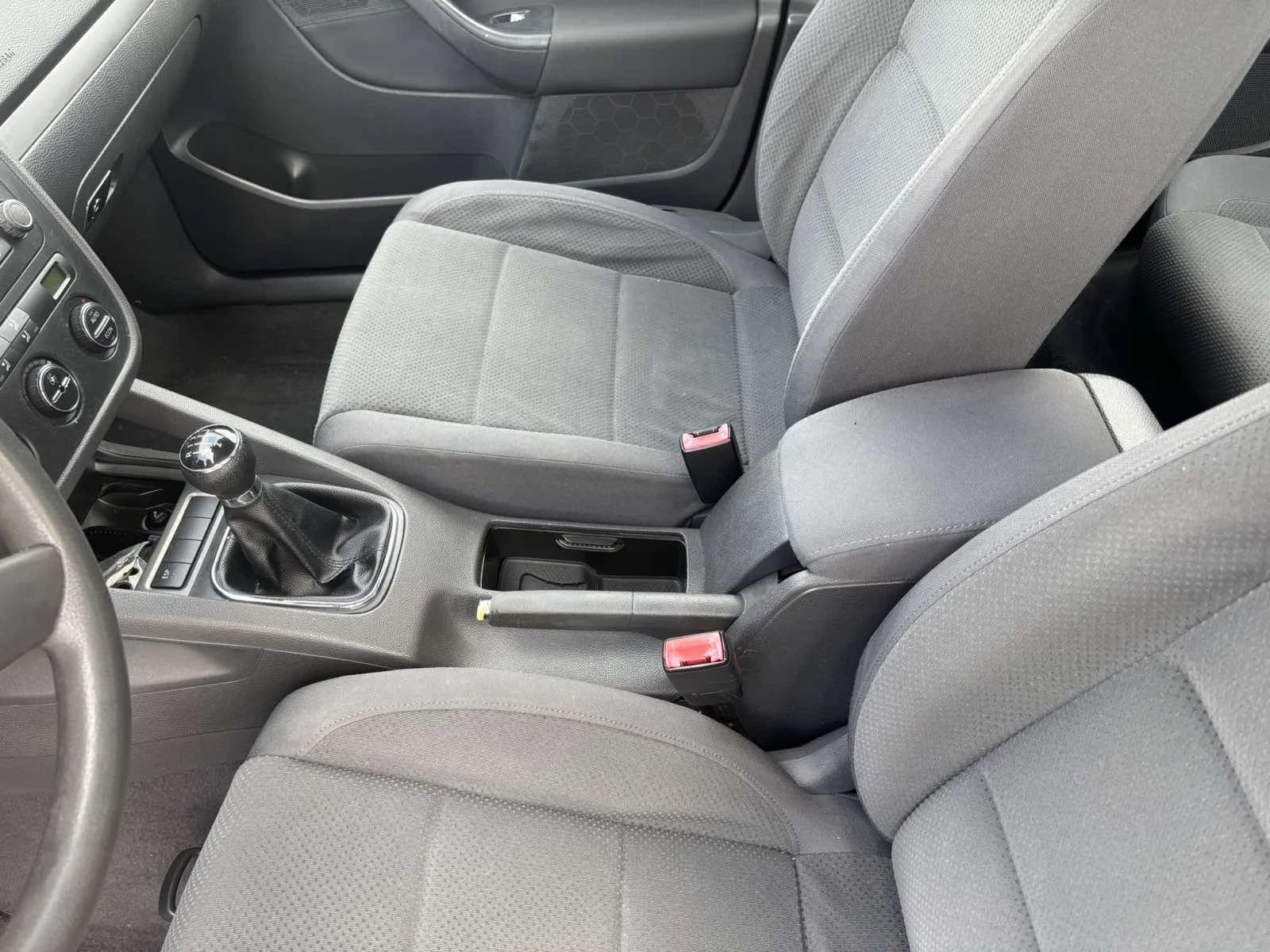 VW Golf 5 , снимка 10 - Автомобили и джипове - 56350560
