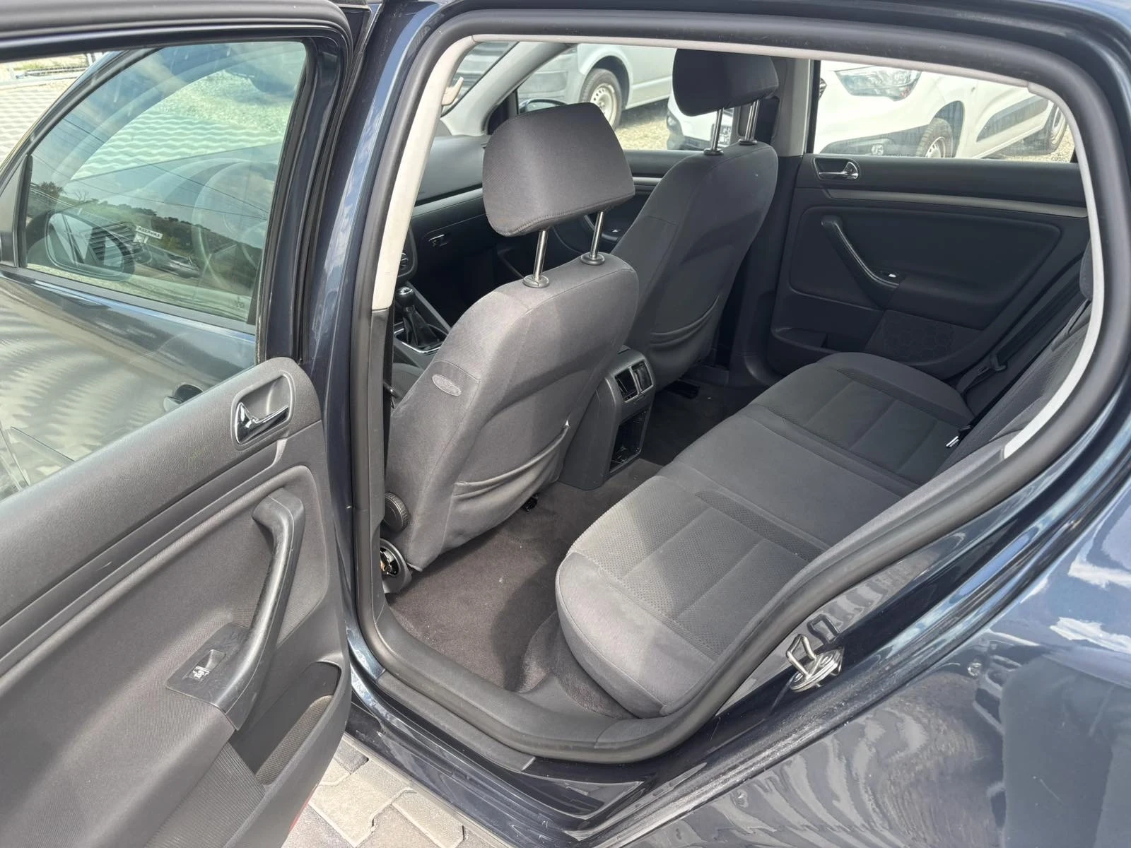 VW Golf 5 , снимка 11 - Автомобили и джипове - 56350560