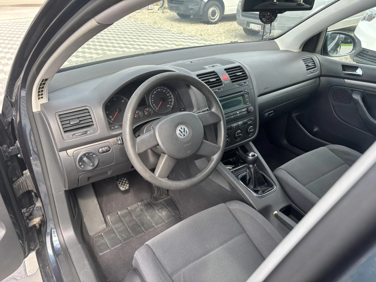 VW Golf 5 , снимка 8 - Автомобили и джипове - 56350560