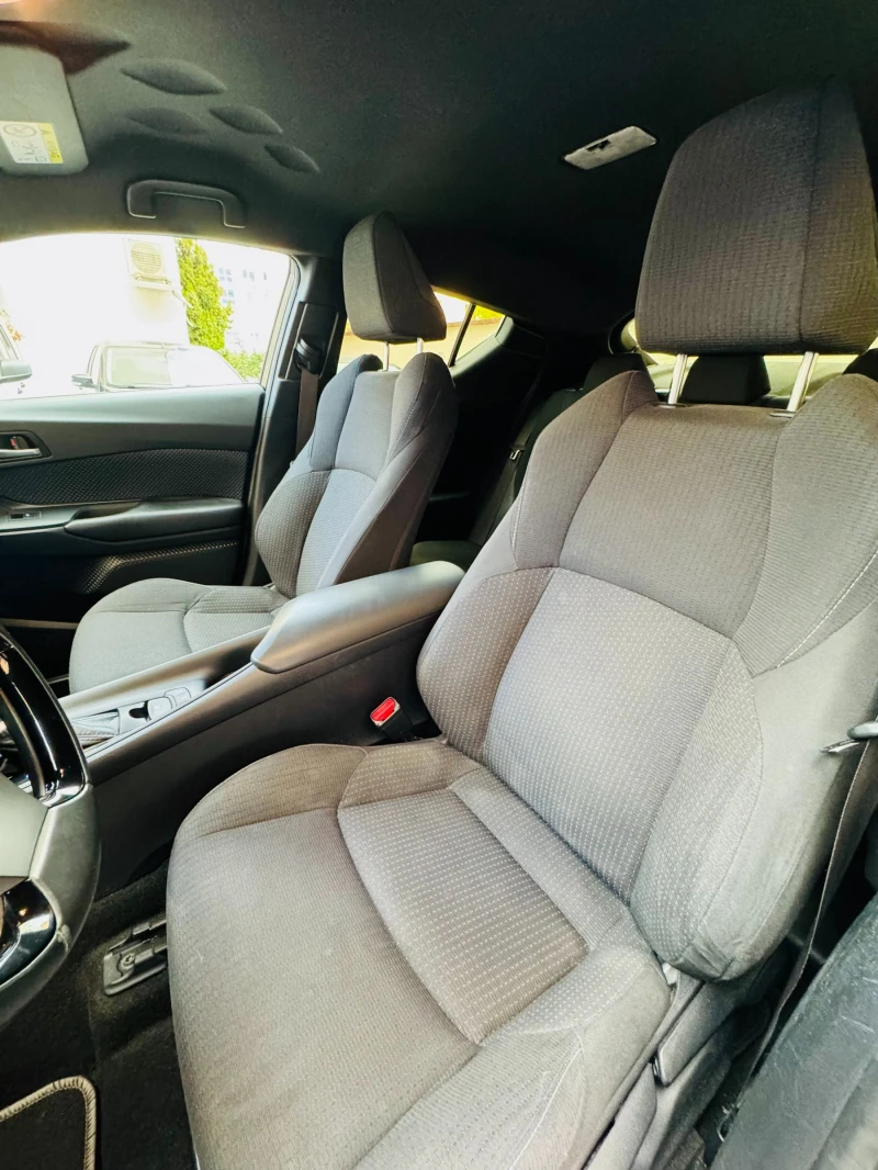 Toyota C-HR 1.8 Hybrid в официална гаранция, снимка 16 - Автомобили и джипове - 52260746