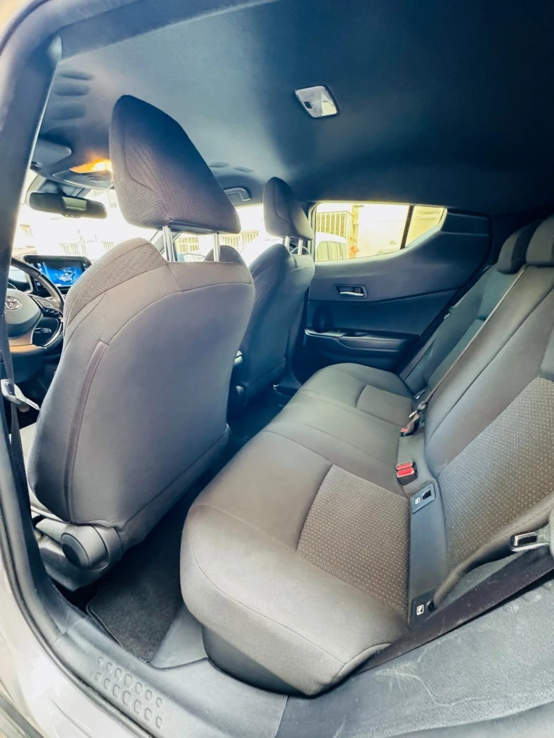 Toyota C-HR 1.8 Hybrid в официална гаранция, снимка 17 - Автомобили и джипове - 52260746