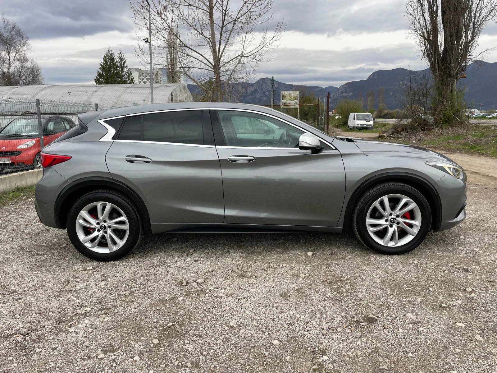 Infiniti Q30 1.5D-LUXURY-KAMERA-ITALIA - изображение 4