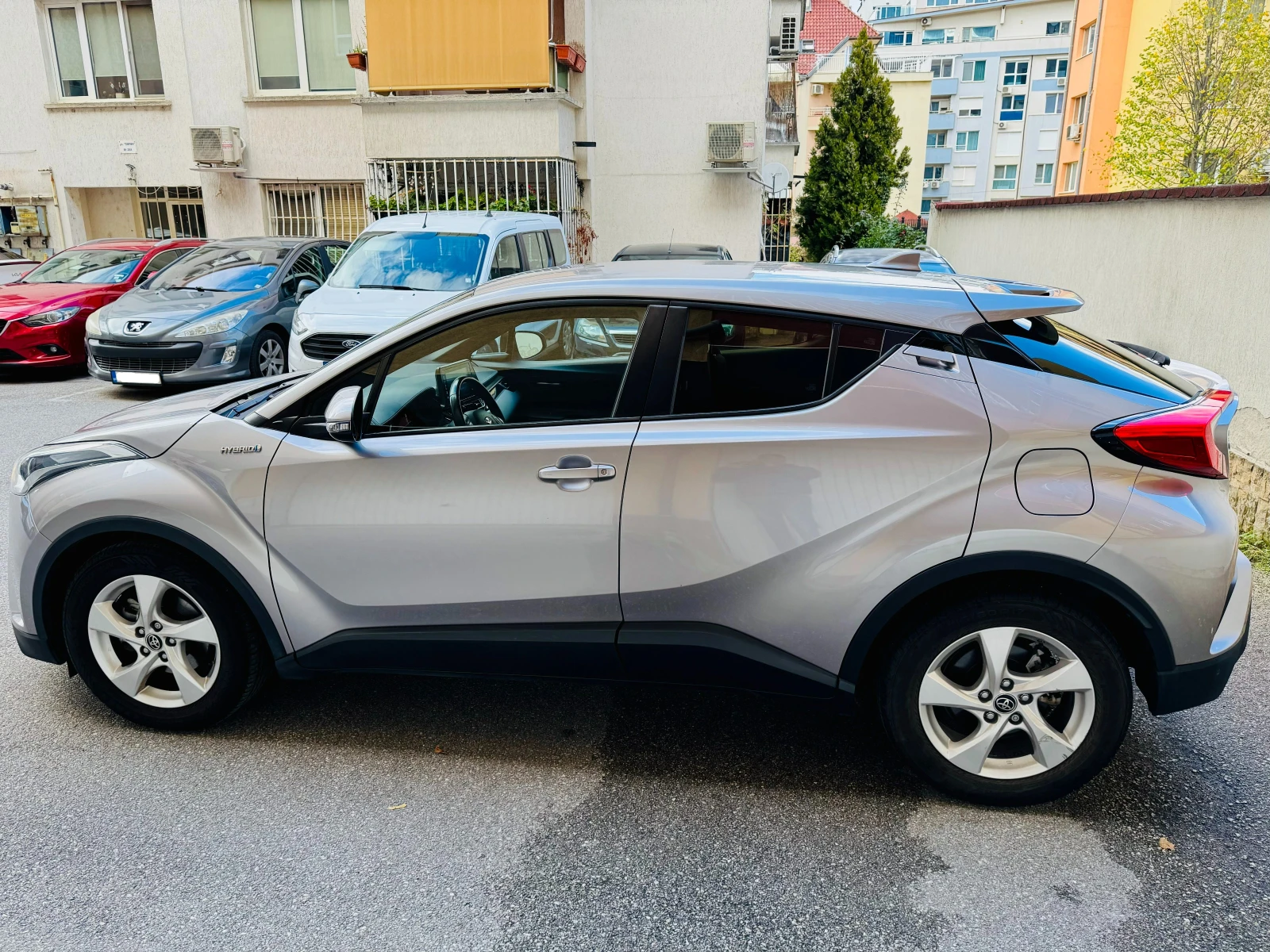 Toyota C-HR 1.8 Hybrid в официална гаранция | Mobile.bg — изображение 2
