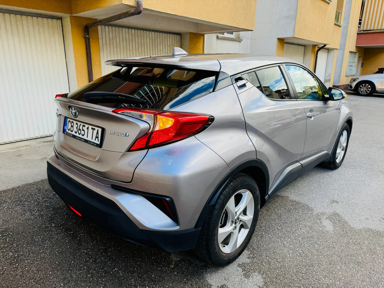 Toyota C-HR 1.8 Hybrid в официална гаранция | Mobile.bg — изображение 5