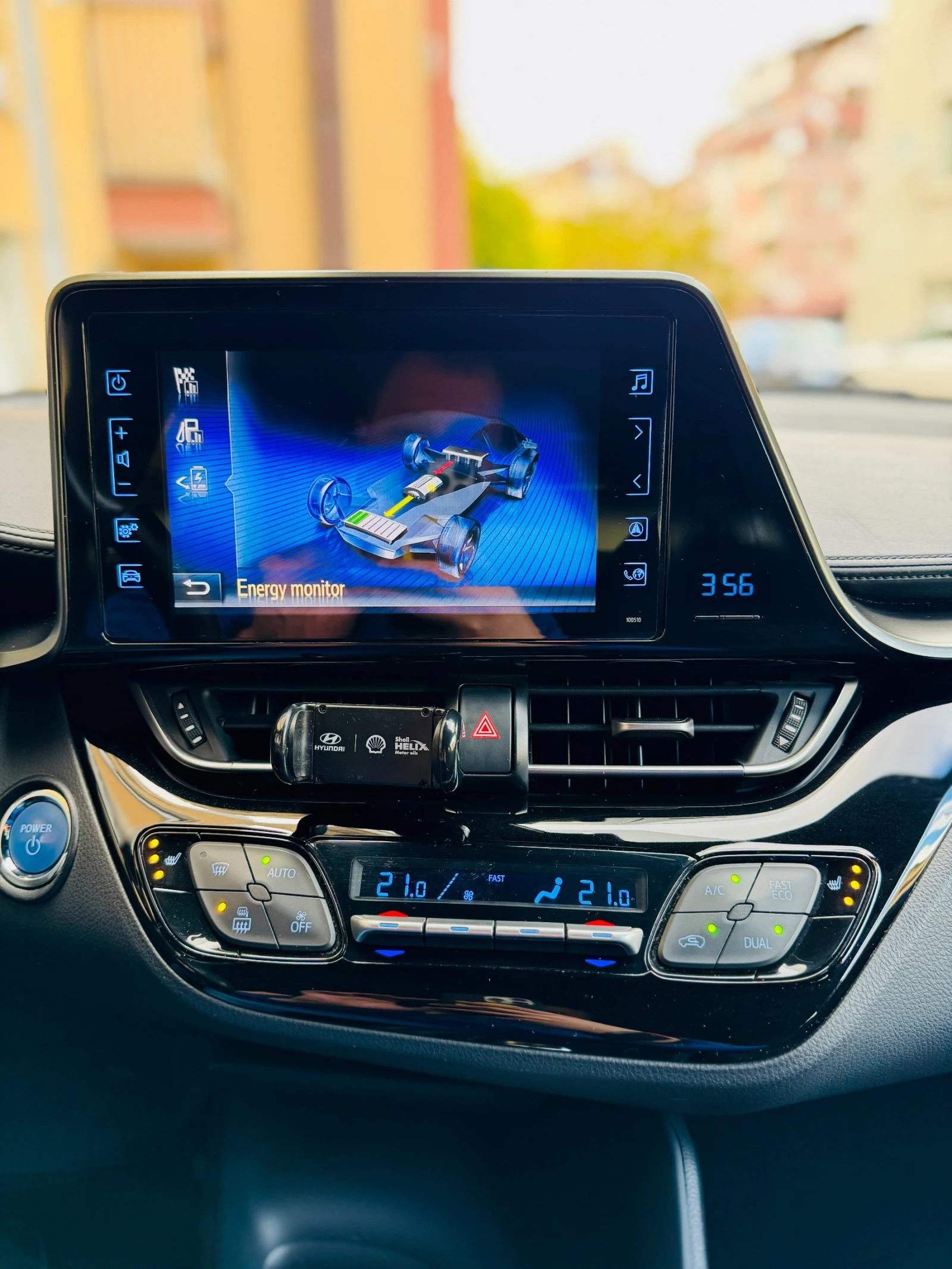Toyota C-HR 1.8 Hybrid в официална гаранция | Mobile.bg — изображение 12