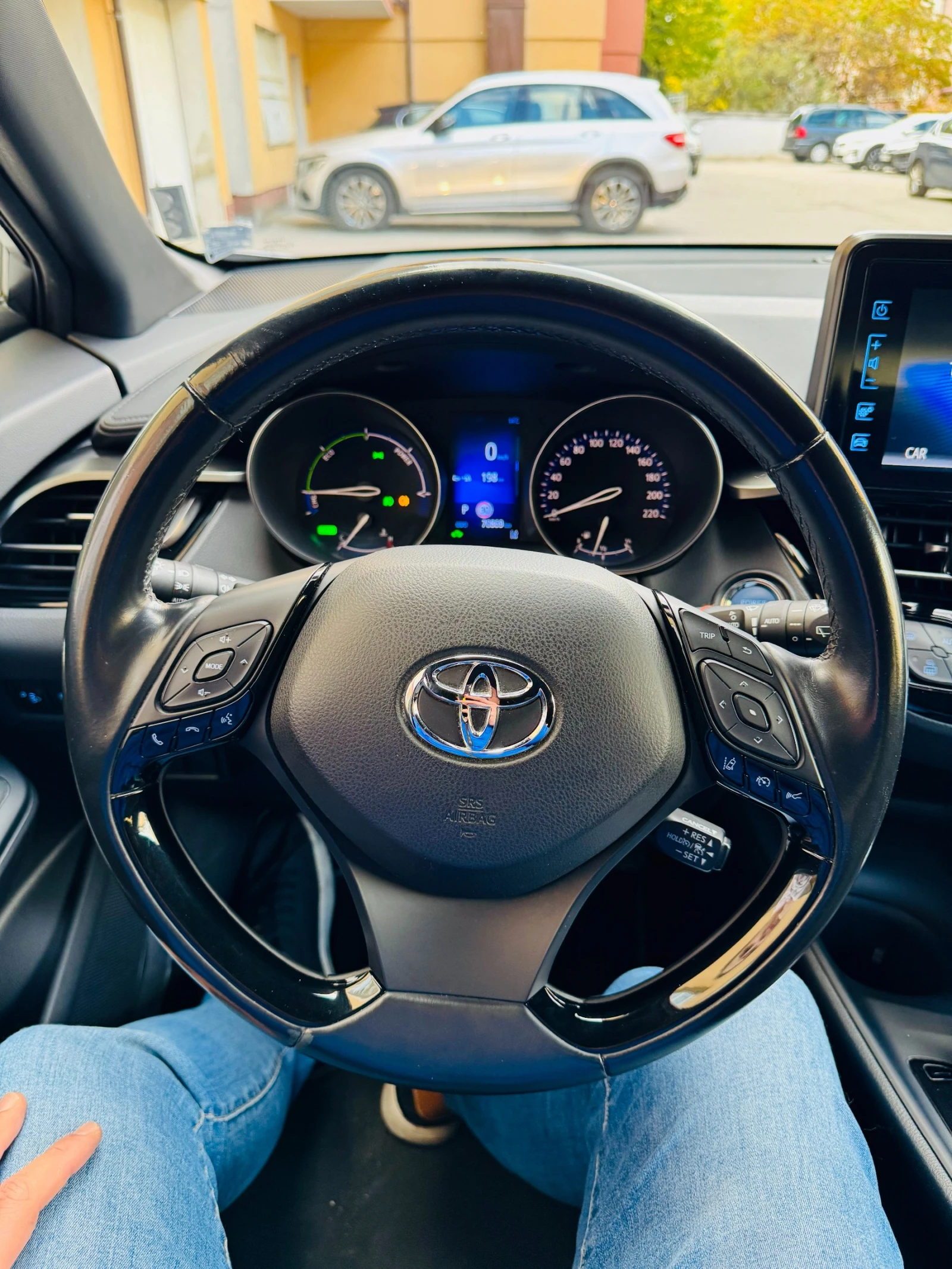 Toyota C-HR 1.8 Hybrid в официална гаранция | Mobile.bg — изображение 10
