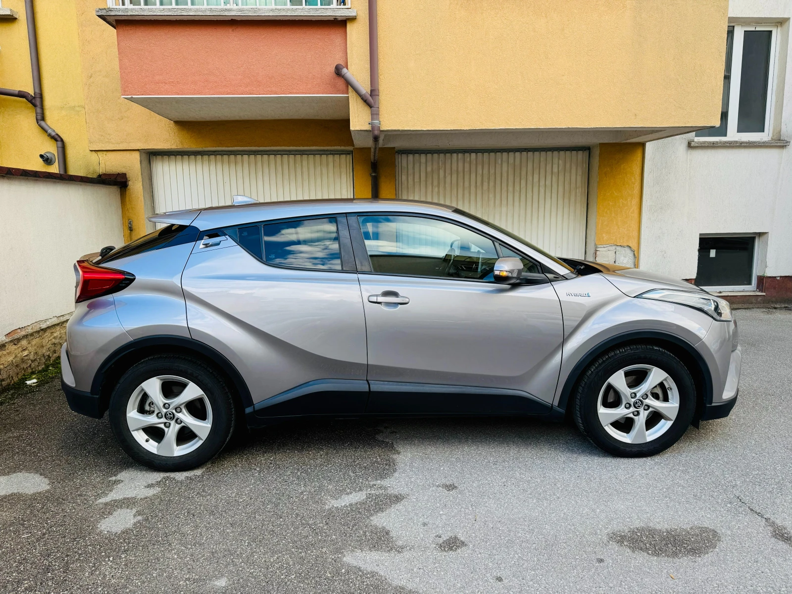 Toyota C-HR 1.8 Hybrid в официална гаранция | Mobile.bg — изображение 6