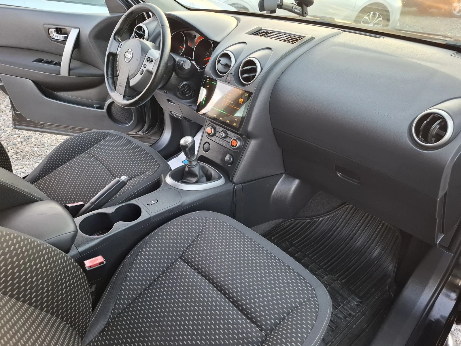 Nissan Qashqai 2.0i - изображение 10