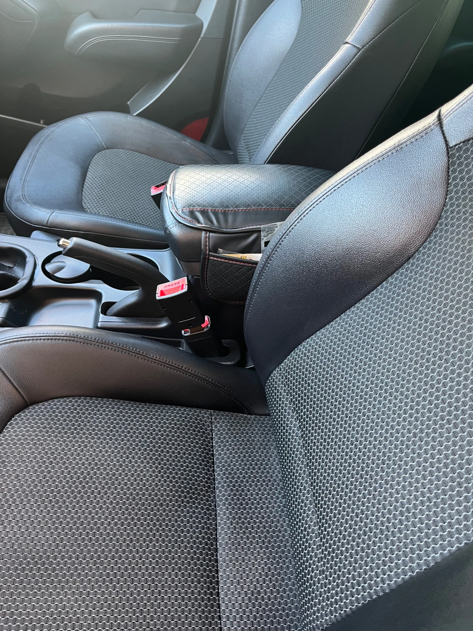 Hyundai IX35, снимка 8 - Автомобили и джипове - 54123604