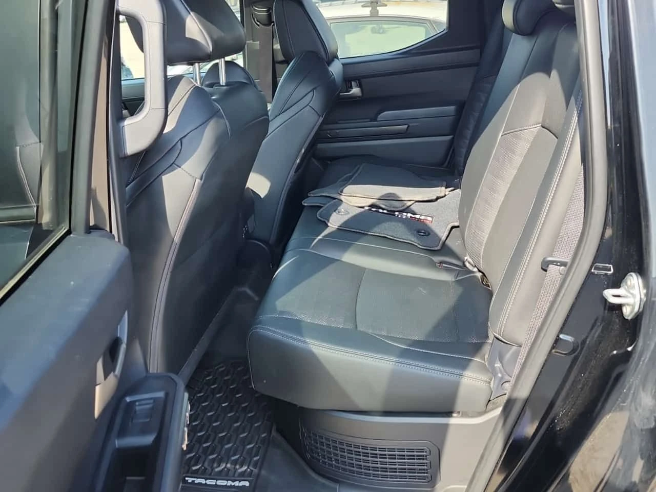 Toyota Tacoma | LIMITED HYBRID CREW CAB SHORT BED | CARFAX | Mobile.bg � ����������� 12