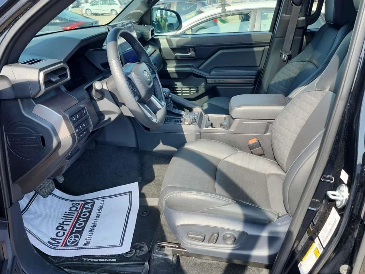 Toyota Tacoma | LIMITED HYBRID CREW CAB SHORT BED | CARFAX | Mobile.bg � ����������� 8