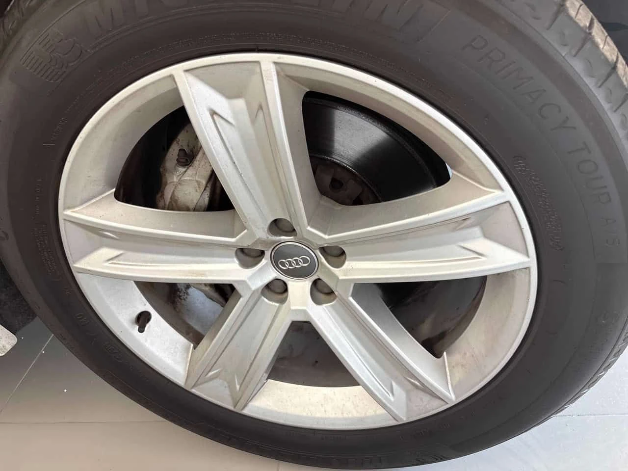 Audi Q8 * PROGRESSIV * ПАНО * ПОДГРЕВИ * KEYLESS * CARFAX, снимка 16 - Автомобили и джипове - 54743754