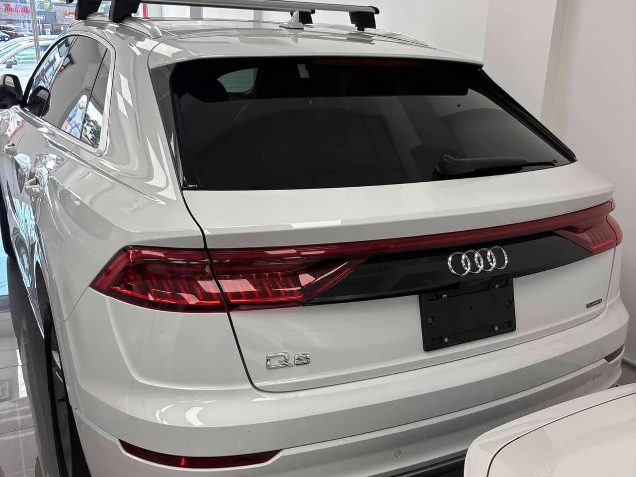 Audi Q8 * PROGRESSIV * ПАНО * ПОДГРЕВИ * KEYLESS * CARFAX, снимка 4 - Автомобили и джипове - 54743754