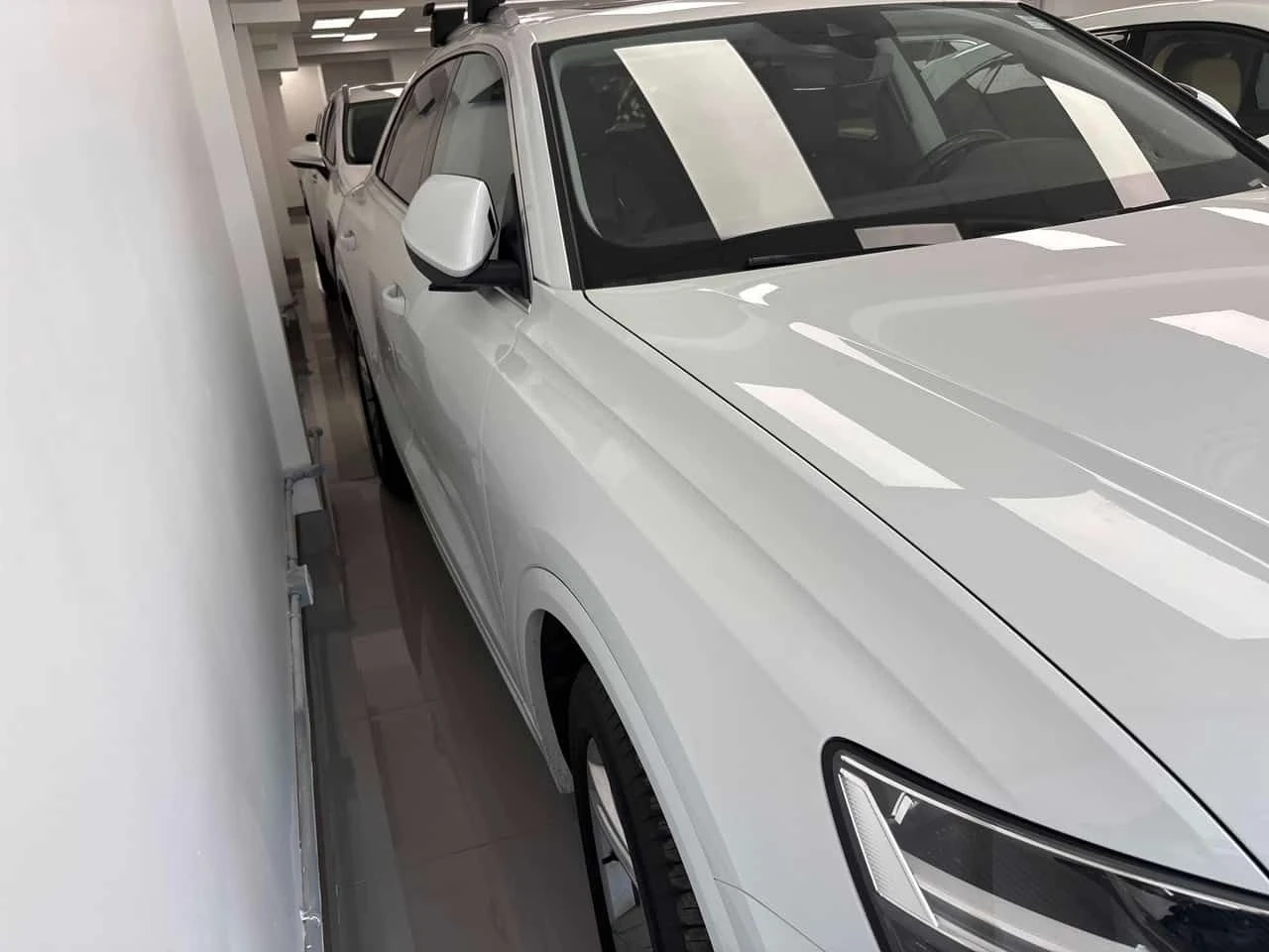Audi Q8 * PROGRESSIV * ПАНО * ПОДГРЕВИ * KEYLESS * CARFAX, снимка 12 - Автомобили и джипове - 54743754