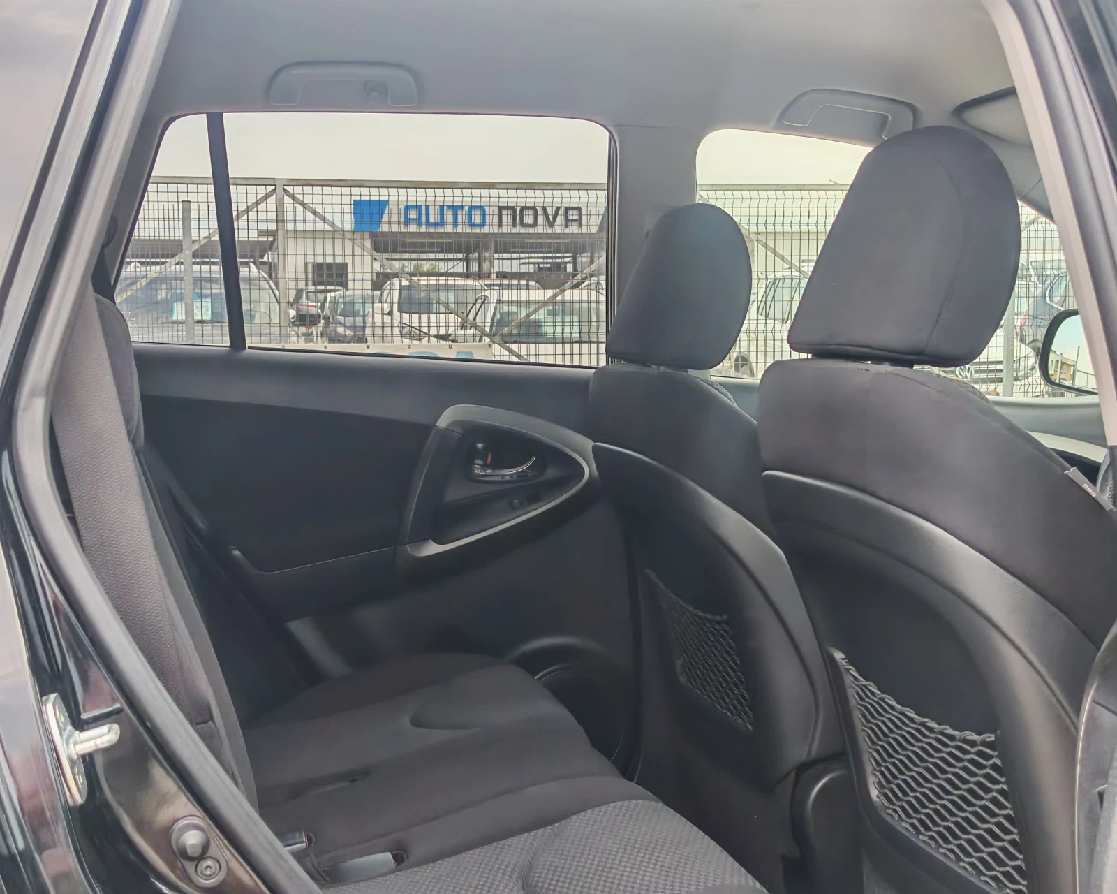 Toyota Rav4 2.2 150 К.С. ДИЗЕЛ! 176 000 КМ! УНИКАЛЕН!!!, снимка 12 - Автомобили и джипове - 55125184