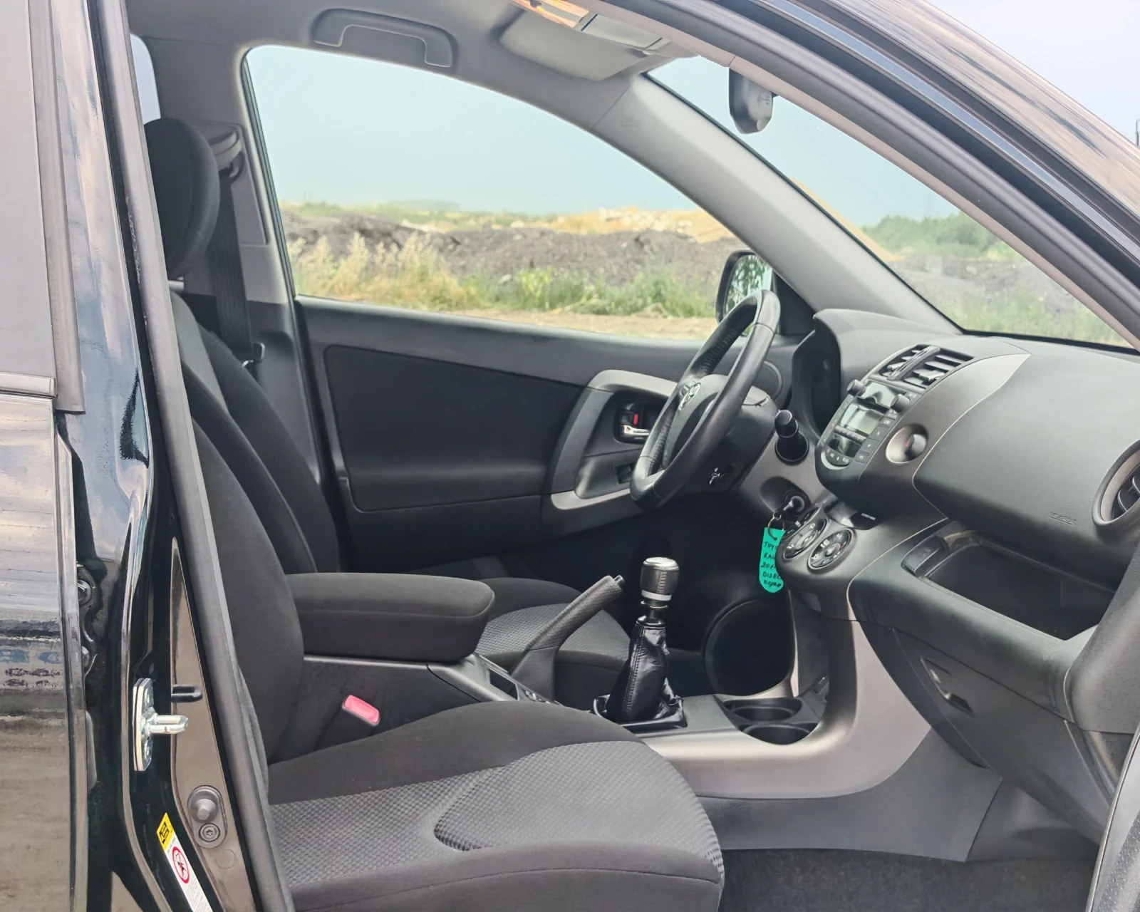 Toyota Rav4 2.2 150 К.С. ДИЗЕЛ! 176 000 КМ! УНИКАЛЕН!!!, снимка 10 - Автомобили и джипове - 55125184
