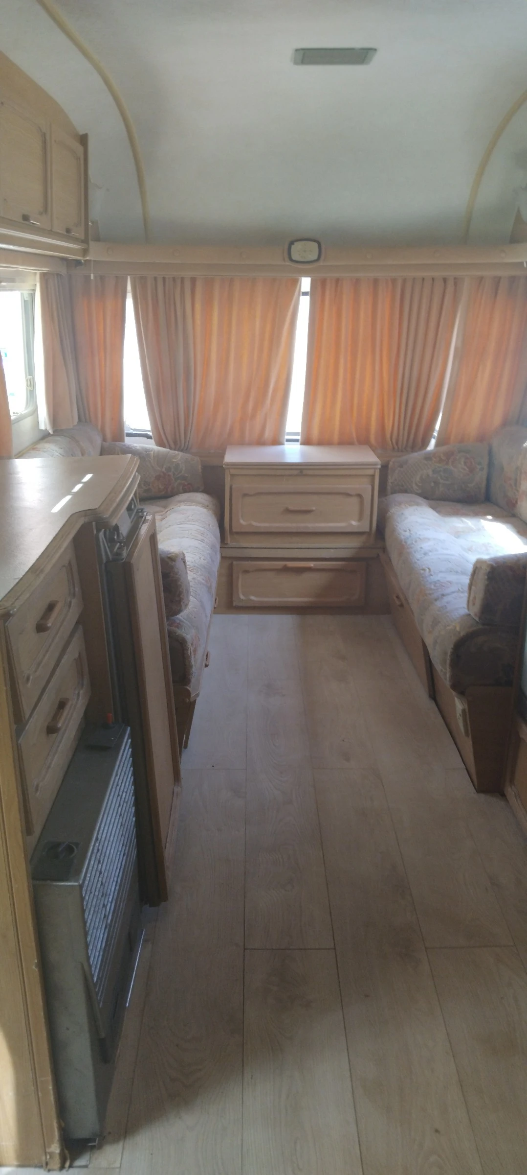 Каравана Avondale avocel Б категория, снимка 6 - Каравани и кемпери - 55509662