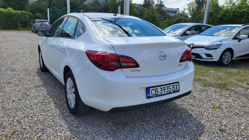 Opel Astra 1.6 cdti E6, снимка 4 - Автомобили и джипове - 45963757