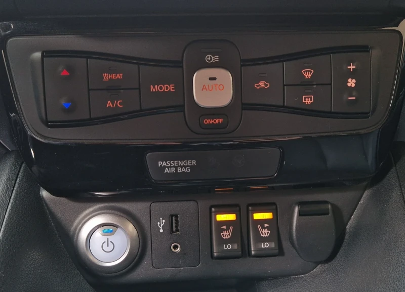 Nissan Leaf  Tekna/Bose/360/Navi, снимка 14 - Автомобили и джипове - 48794138