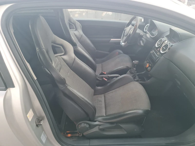 Opel Corsa OPC 1.6TURBO, снимка 12 - Автомобили и джипове - 51352643