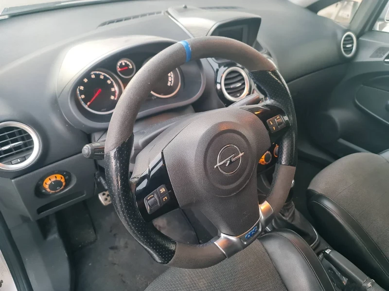 Opel Corsa OPC 1.6TURBO, снимка 9 - Автомобили и джипове - 51352643