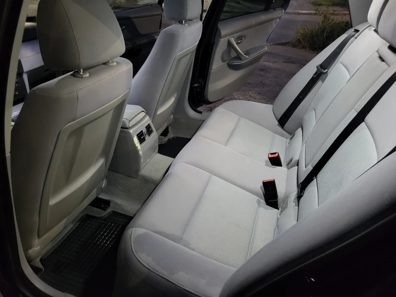 BMW 320 E91, снимка 10 - Автомобили и джипове - 51359609