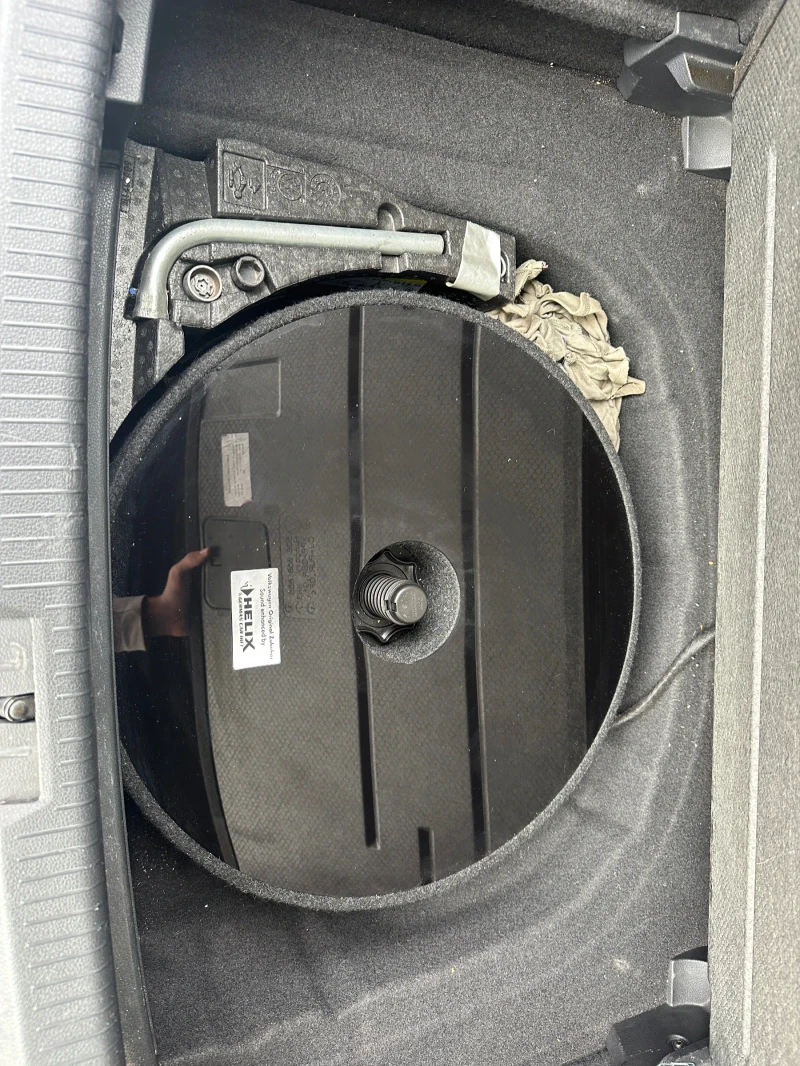 VW Golf 1.6tdi Highline, снимка 9 - Автомобили и джипове - 52381070