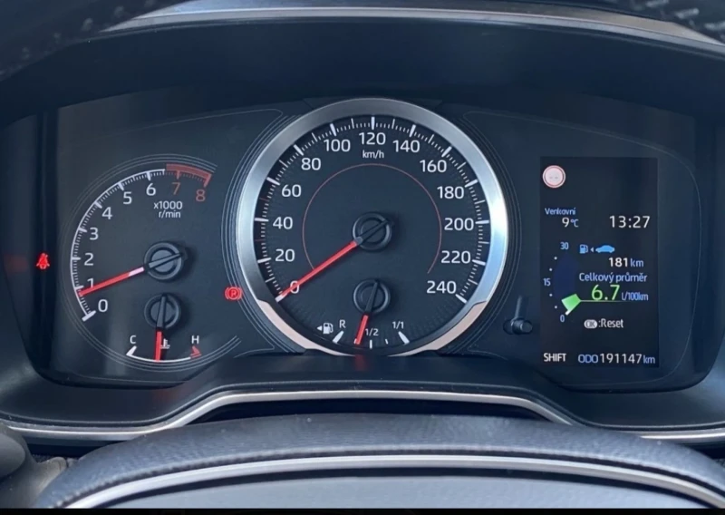 Toyota Corolla 1.6i Comfort, снимка 11 - Автомобили и джипове - 53292851