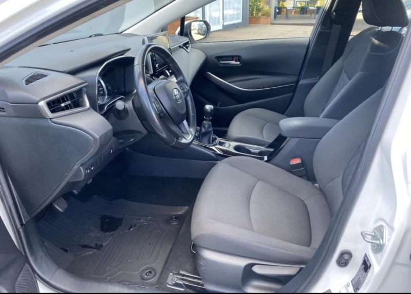 Toyota Corolla 1.6i Comfort, снимка 8 - Автомобили и джипове - 53292851