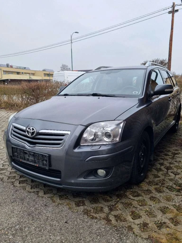 Toyota Avensis II FACELIFT, снимка 11 - Автомобили и джипове - 49254569