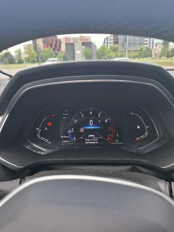 Renault Captur, снимка 2 - Автомобили и джипове - 54598150