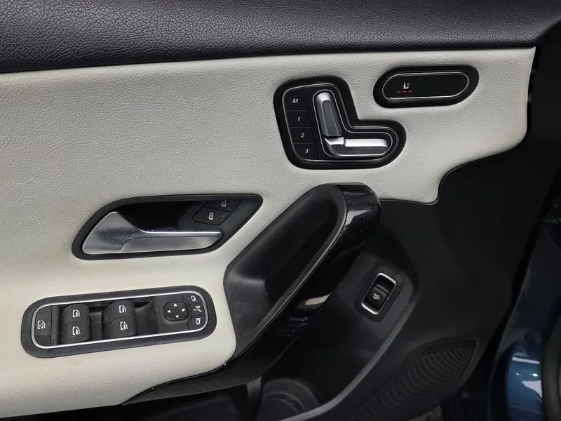 Mercedes-Benz A 220 DIGITAL, снимка 16 - Автомобили и джипове - 55740108