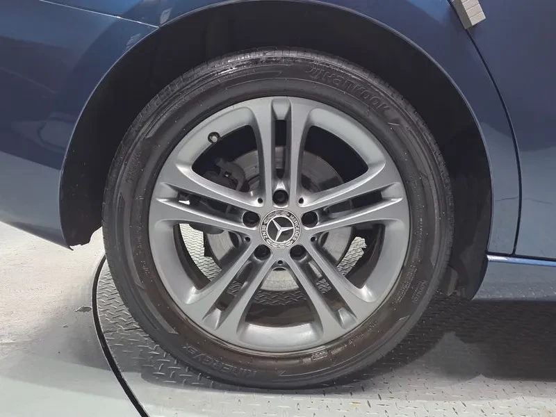 Mercedes-Benz A 220 DIGITAL, снимка 5 - Автомобили и джипове - 55740108
