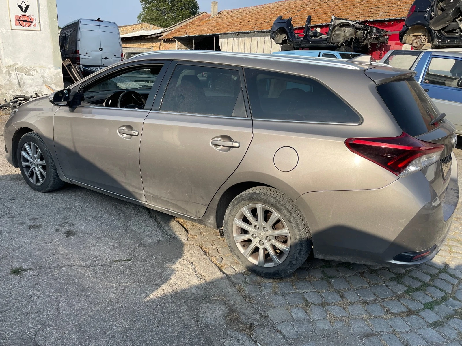 Toyota Auris 1.2i TURBO - изображение 4